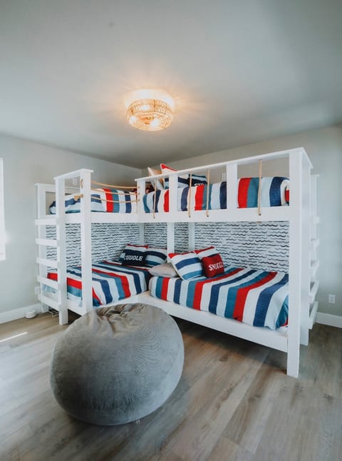 Crew features 2 bunks, all full size beds and 1 Corda-Roy that folds out into a full size mattress.  