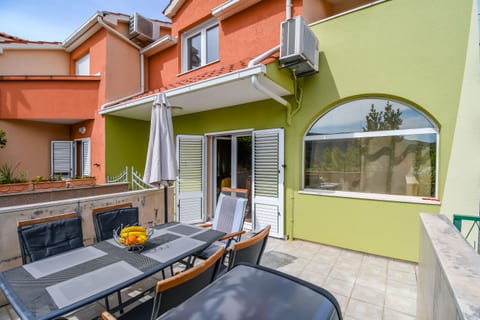 Apartment Sweet - Unit 371072-13