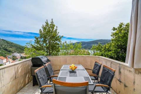 Apartment Sweet - Unit 371072-13