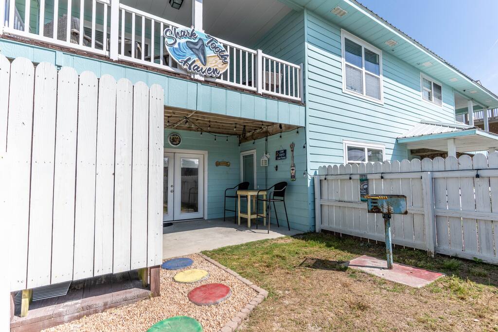 Ocean Views! Updated! Short walk to the beach!