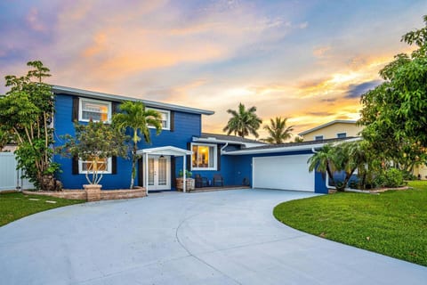Large double-wide driveway; accommodates 4 vehicles.