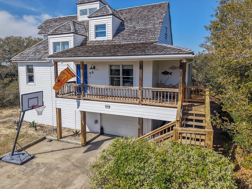 Luxe 4br waterfront+beach+pool+golf+fishing+more! image 1