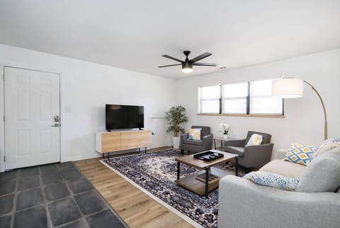 Walk to K-State | Cozy Manhattan Retreat
