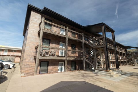 Steps from Aggieville | Fun Manhattan Stay