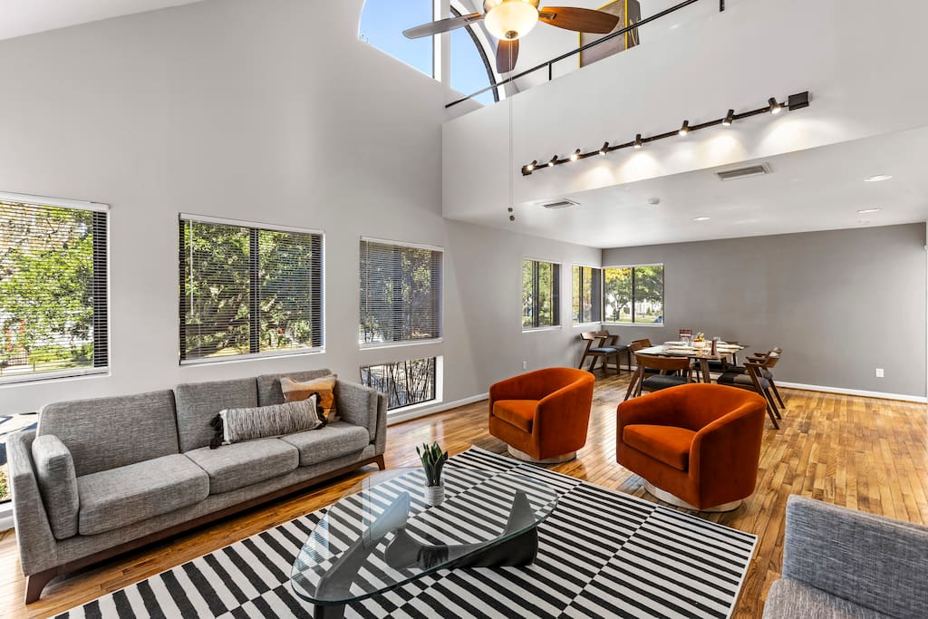 Beautiful, spacious and comfortable living room. Loads of natural light. 65" TV with high end Bose sound bar. Beautiful dining set brings family and friends together over a meal.