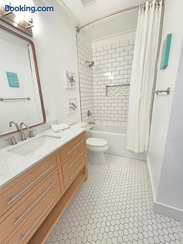 Newly Renovated Beach House, Pool, Beach access
