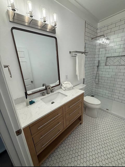 Newly Renovated Beach House, Pool, Beach access