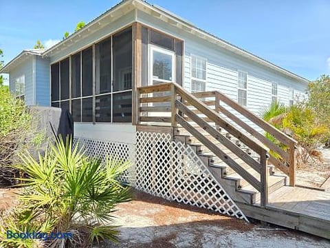 Newly Renovated Beach House, Pool, Beach access