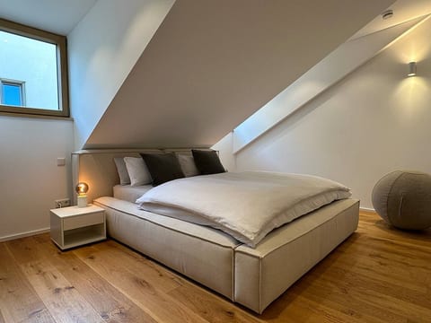TrulySpace - Direkt am Rathausplatz, Dachterrasse mit Blick auf Perlachturm, Garage, Fahrstuhl