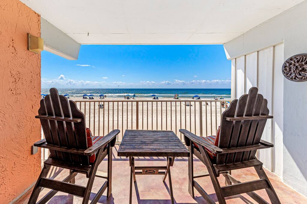 hhb7-beach-front-22-:-pool-kitchen-2-parking/