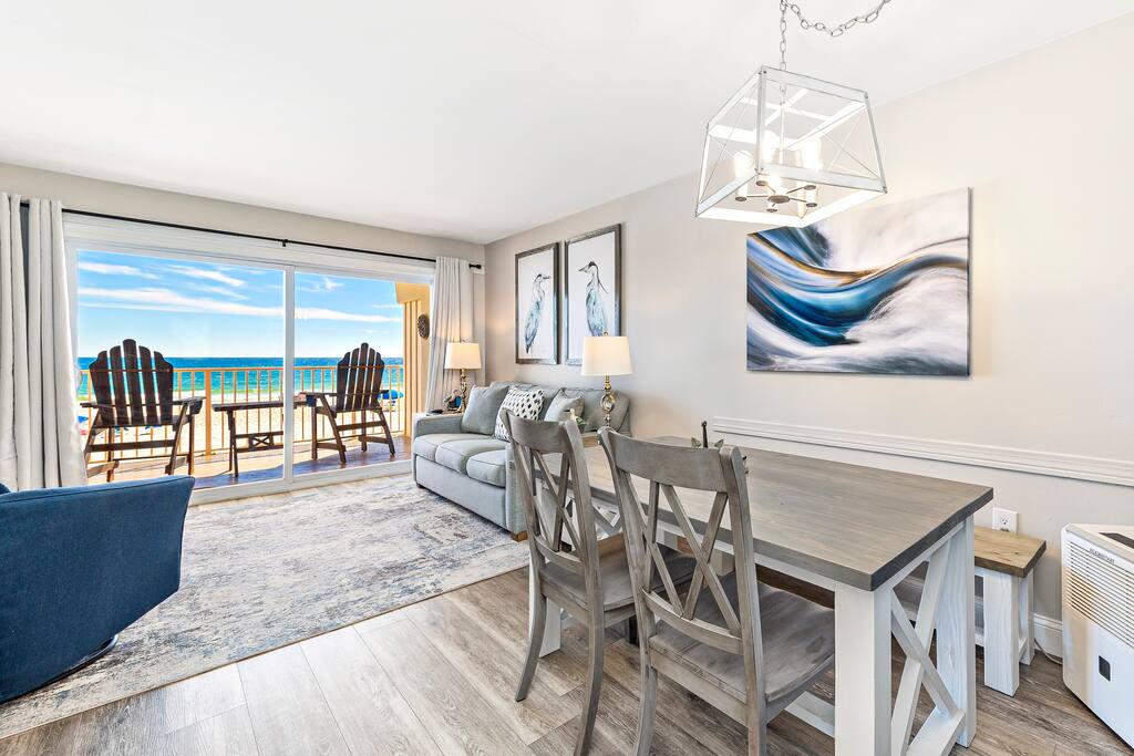 hhb7-beach-front-22-:-pool-kitchen-2-parking/