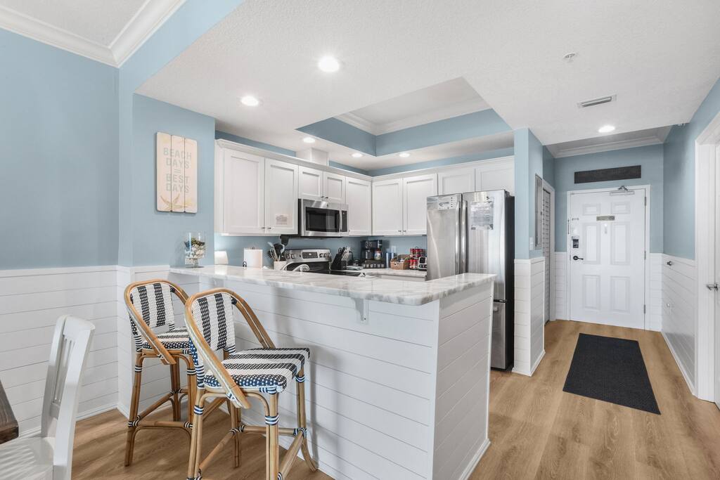 crystal-shores-503-direct-beach-front-2-king-beds-2-full-baths.-balcony-pool-hot-tub-sauna!/