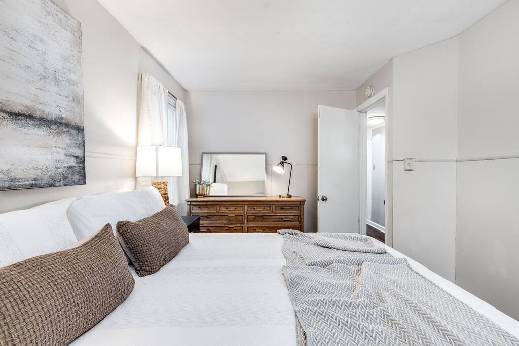 City Boho ✦ New Kitchen ✦ King Bed ✦ WFH