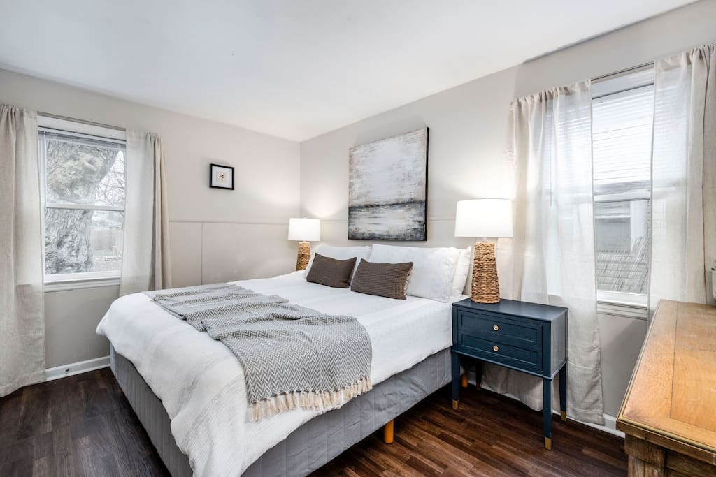 City Boho ✦ New Kitchen ✦ King Bed ✦ WFH
