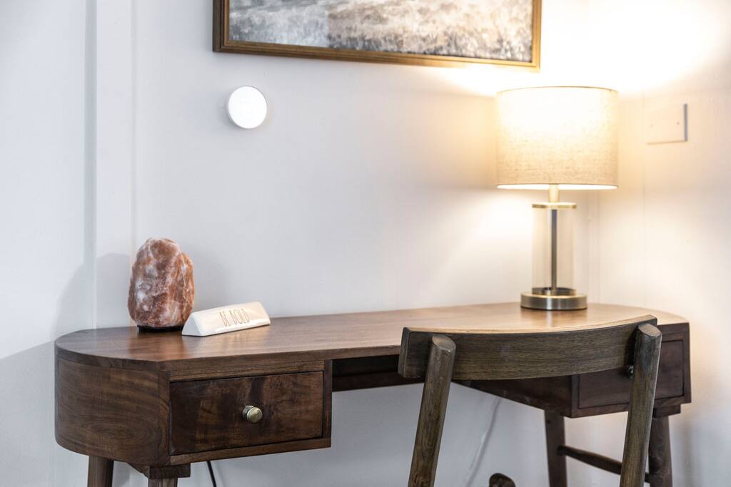 City Boho ✦ New Kitchen ✦ King Bed ✦ WFH