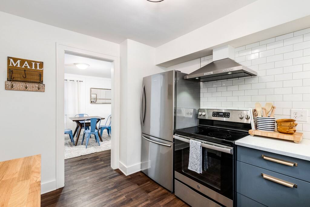 City Boho ✦ New Kitchen ✦ King Bed ✦ WFH