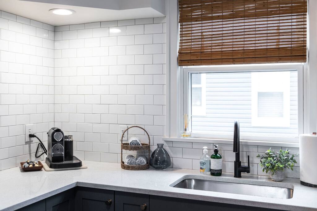 City Boho ✦ New Kitchen ✦ King Bed ✦ WFH