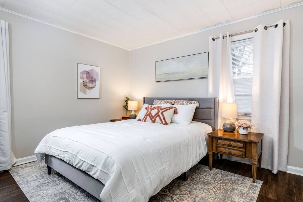 City Boho ✦ New Kitchen ✦ King Bed ✦ WFH