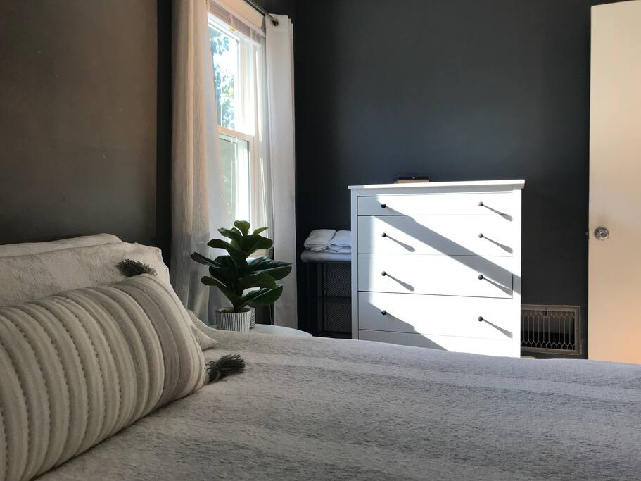 Bexley Breeze | High-Speed Wi-Fi | King Bed