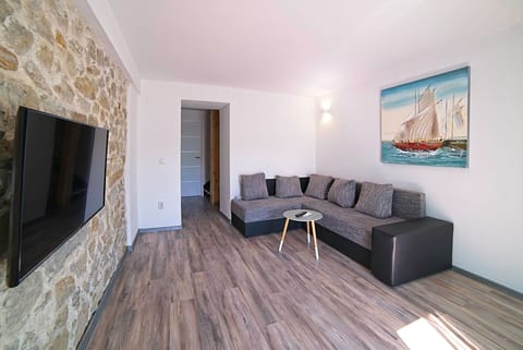 House Dawn - Unit 370914-13
