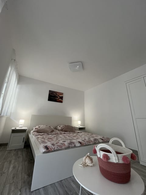 House Pine tree - Unit 371038-13