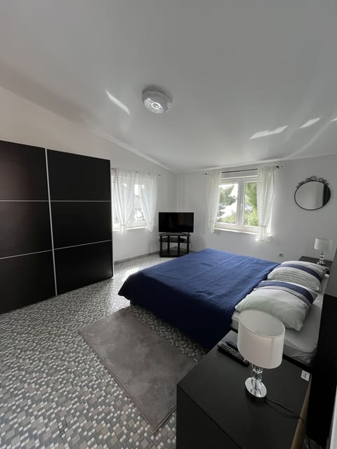 House Pine tree - Unit 371038-13