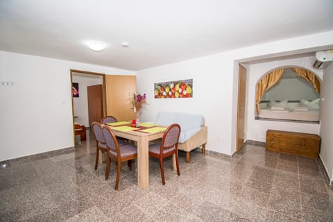 Apartments Maslina - Unit 371102-13