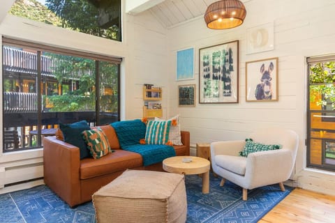 Cozy living room to relax with family and friends.