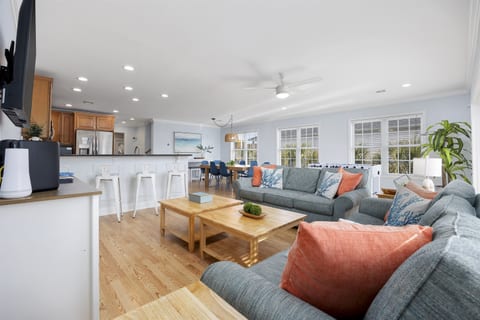 [Living Area] Whether you are in the kitchen, in the living room, having a meal or just hanging with friends or family by the foosball table, you can enjoy everyone’s company.