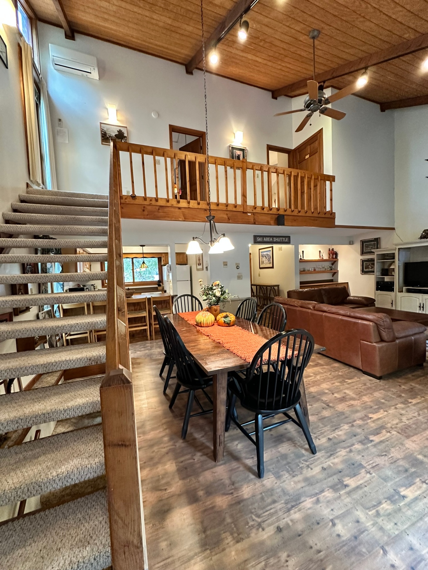 Leaf Peepers! Unite here!  - Lincoln