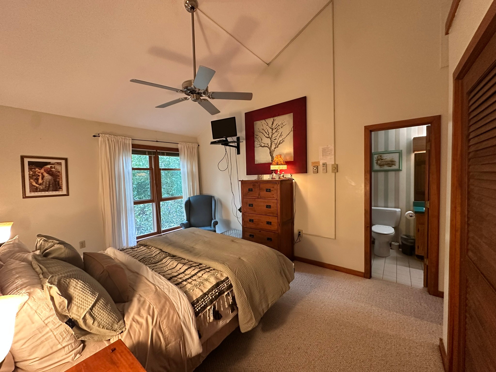 Top Floor Queen Bedroom with full bathroom attached