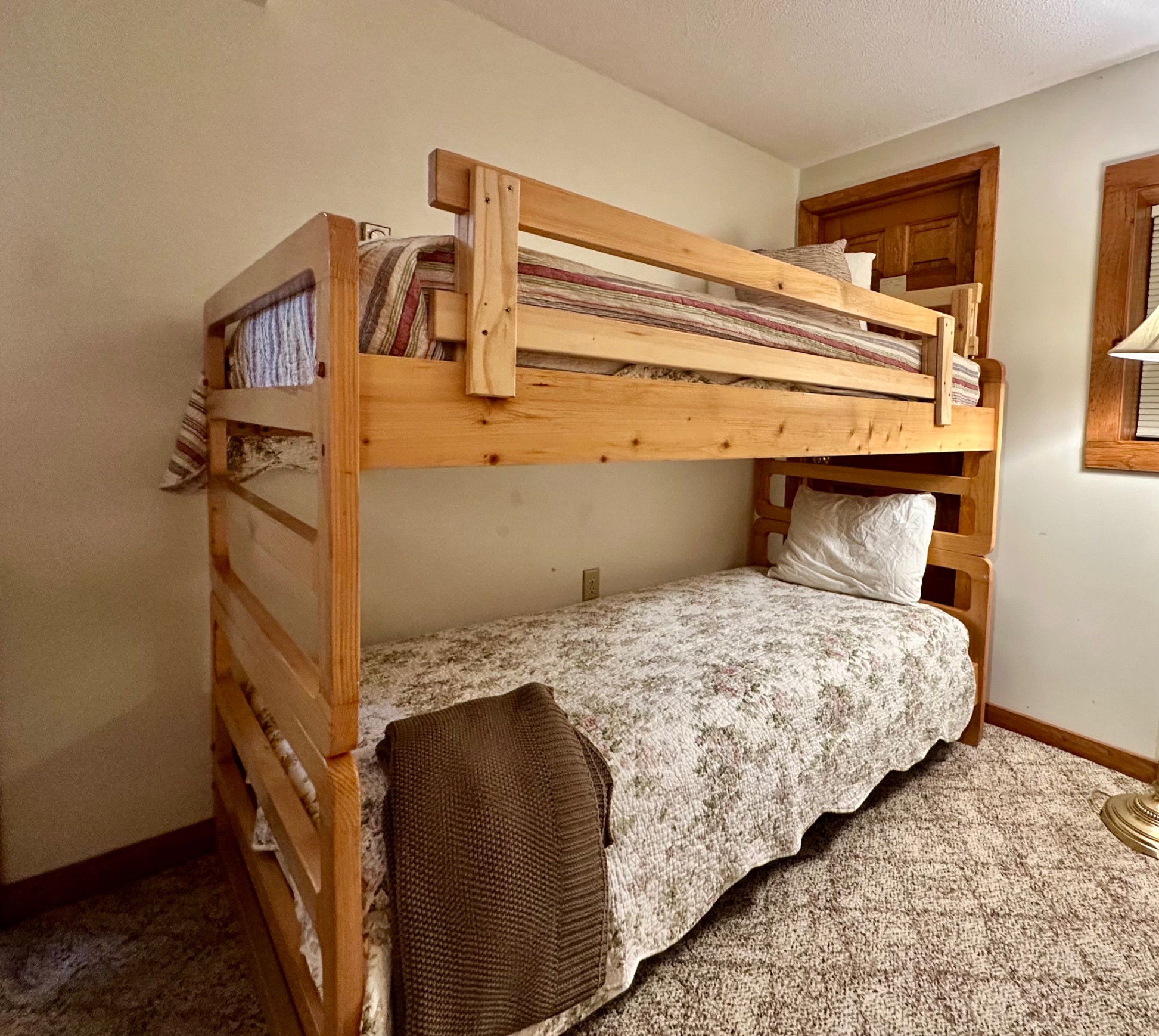 Leaf Peepers! Unite here!  - Lincoln