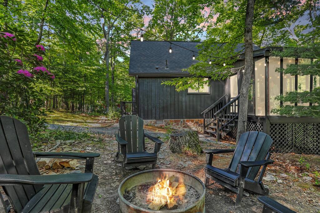MID-CENTURY MODERN A-FRAME W/ HOT TUB & FIRE PIT!