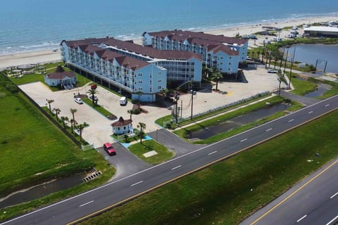 On the BEACH* The PREMIER 1 BDRM CONDO* KING Bed