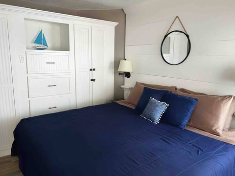 On the BEACH* The PREMIER 1 BDRM CONDO* KING Bed