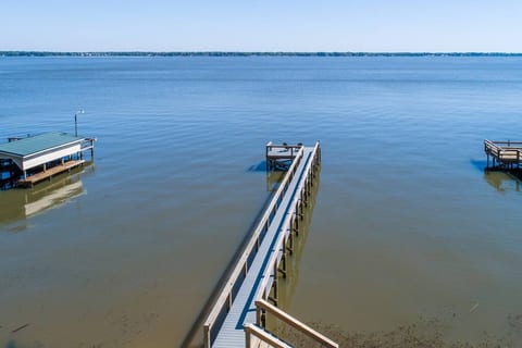 New Trex dock for fishing and more. Staircase near the seawall and ladder at the dock's end allow for easy access. Best view of the sunrise.