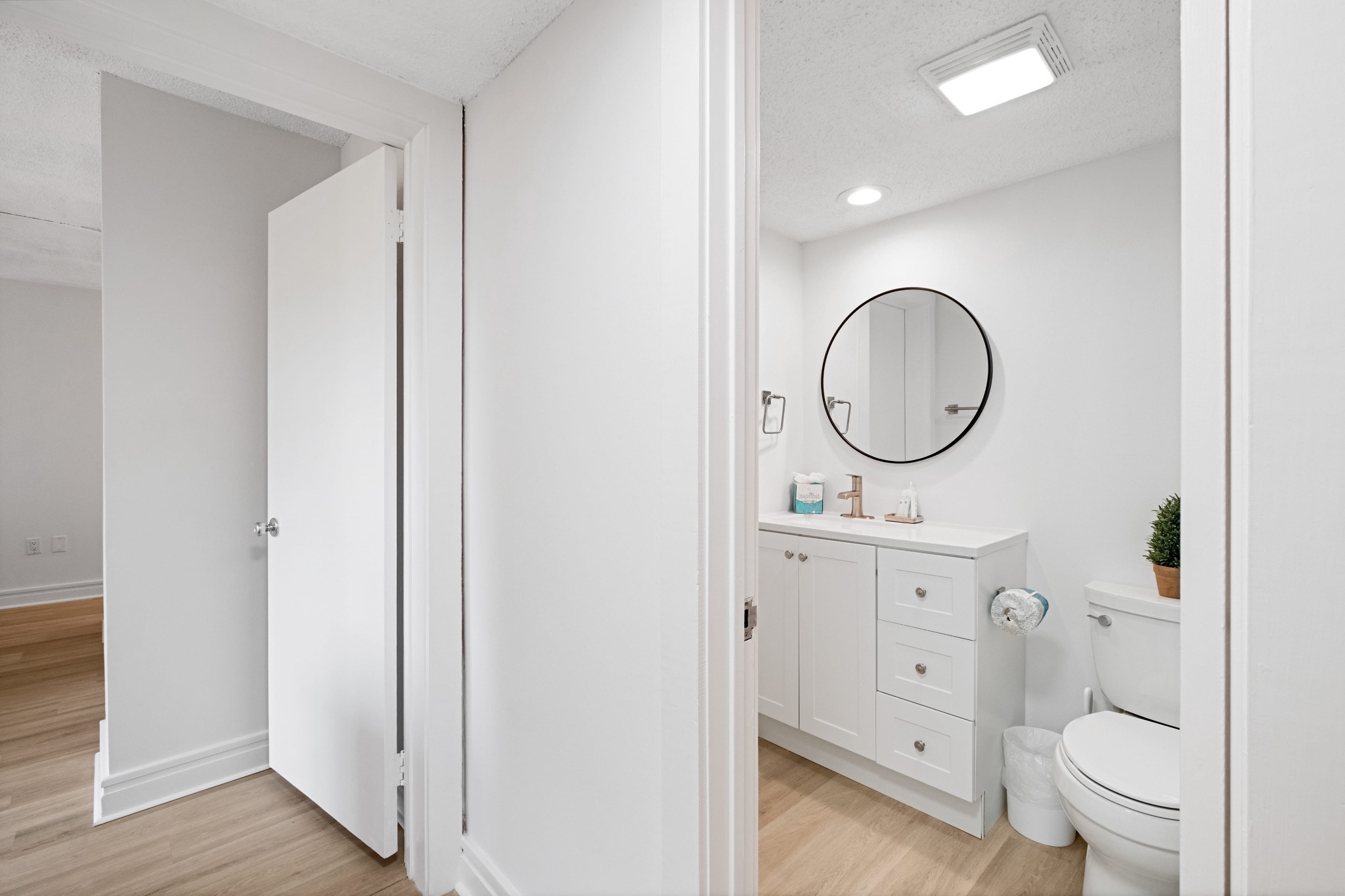 Secondary Full  Bath