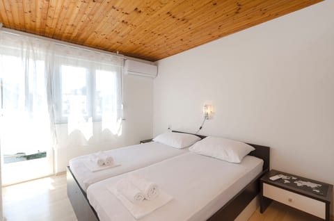 Apartments and Rooms Jengic - Unit 371128-13