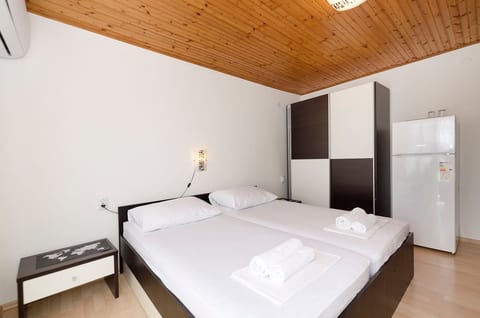 Apartments and Rooms Jengic - Unit 371128-13