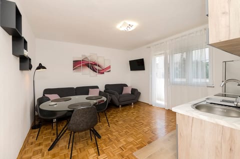 Apartments and Rooms Jengic - Unit 371141-13