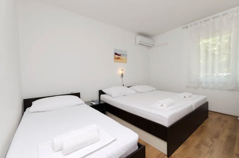 Apartments and Rooms Jengic - Unit 371143-13