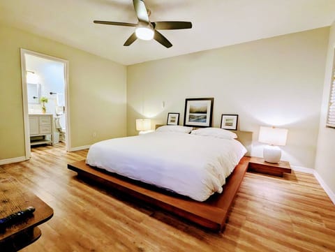 King Size Zen Platform bed with Soft Memory Foam Mattress.