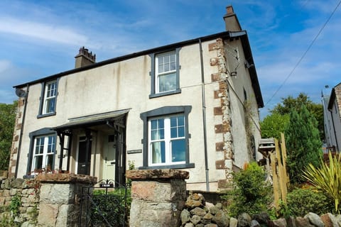 Three Bedroom Cottage in Eskdale Green. Sleeps 6/7