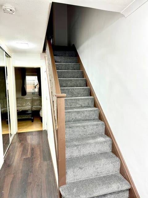StayViva- 3BR House - Garden, Game Room & Parking