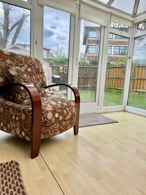 StayViva- 3BR House - Garden, Game Room & Parking