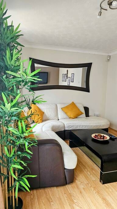 StayViva- 3BR House - Garden, Game Room & Parking