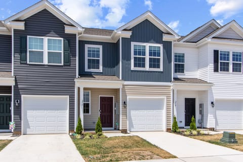 2 Luray Townhomes Near Caverns | Sleeps 16 Guests