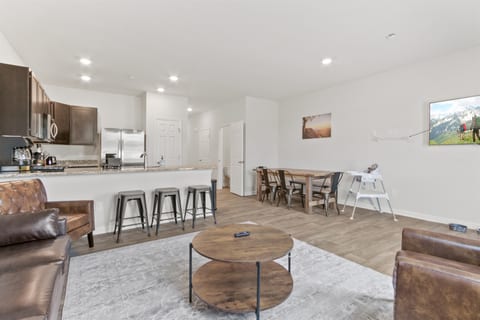 2 Luray Townhomes Near Caverns | Sleeps 16 Guests