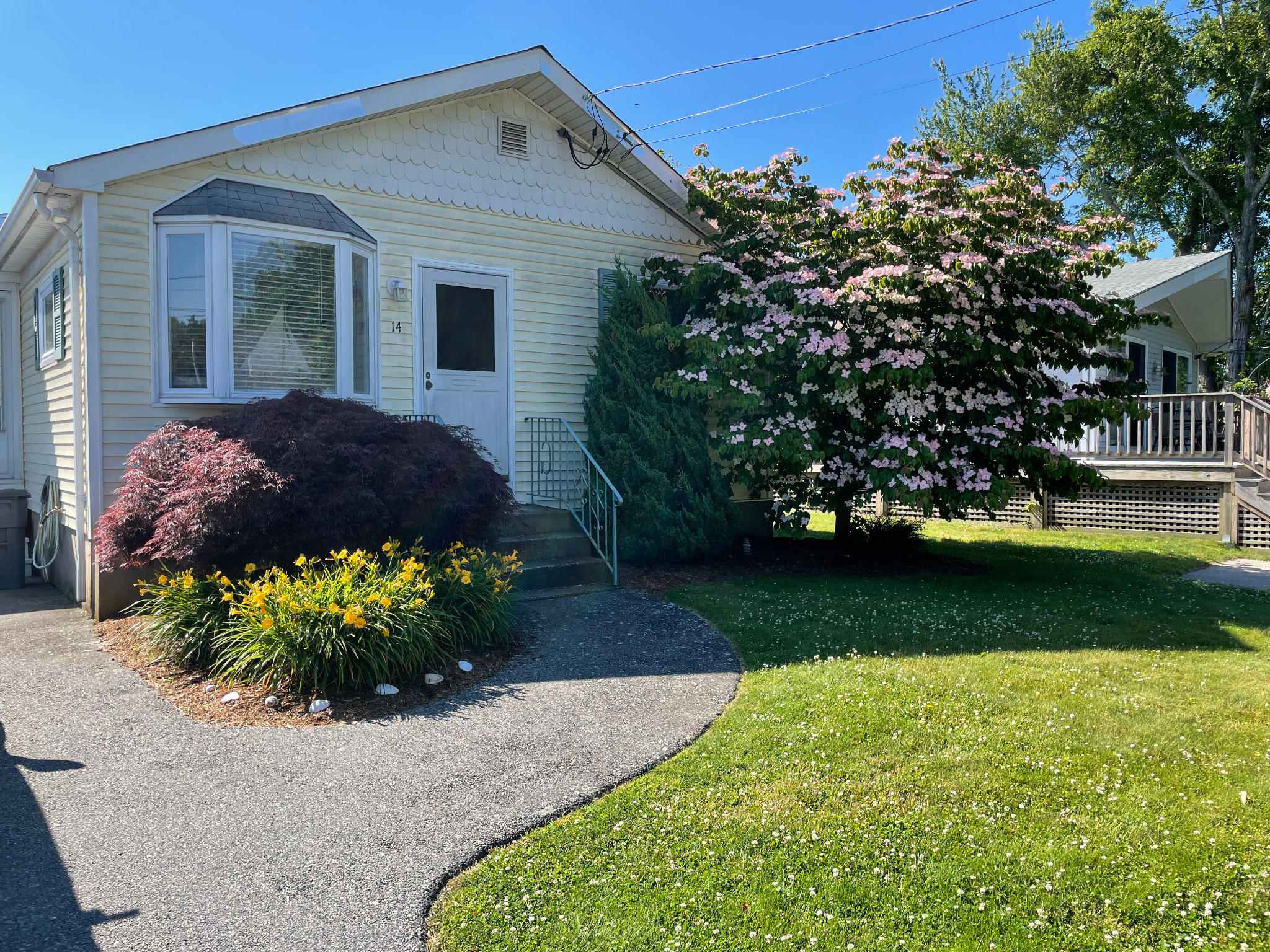 Front of House. - Great cottage near Scarborough beach! - Narragansett