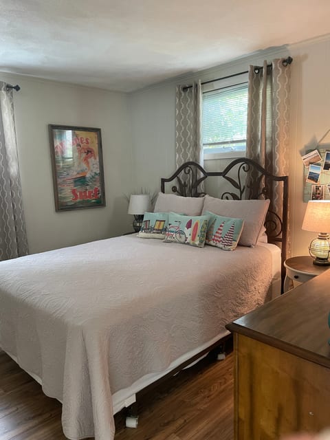 Great cottage near Scarborough beach!